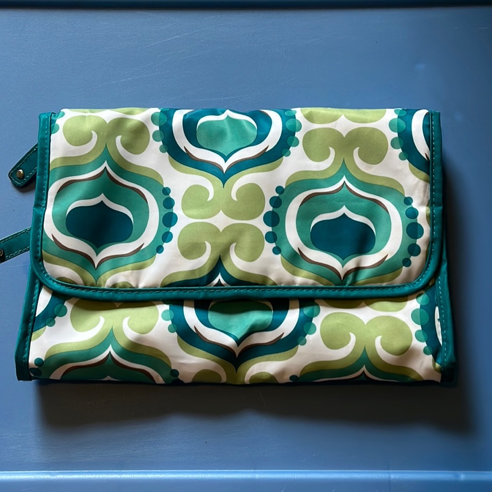 Stylish Green and White Patterned Clutch